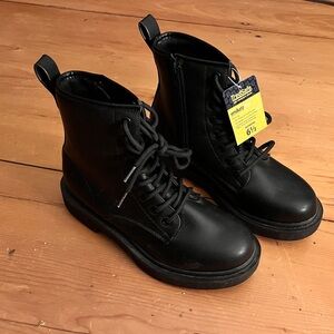 NWT Women’s Tredsafe Black Lace-Up Combat Boots